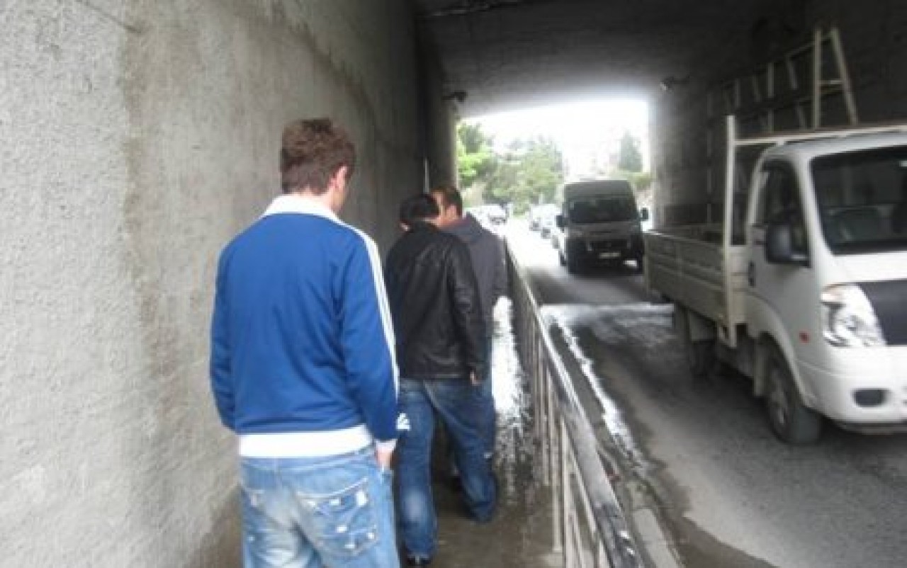 Geçit vermeyen altgeçit!