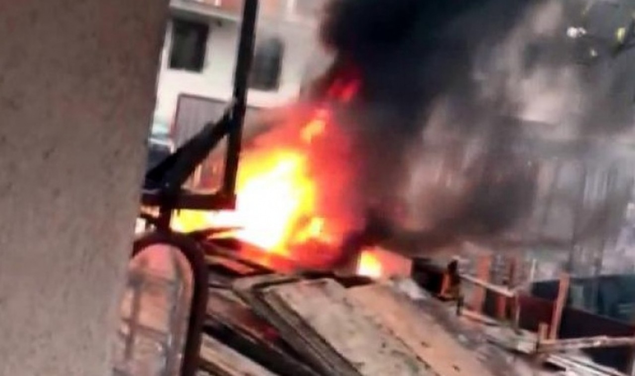 AVCILARDA BEKÇİ KULÜBESİ YANDI, KİMLİKLERİ İÇİN ÜZÜLDÜ