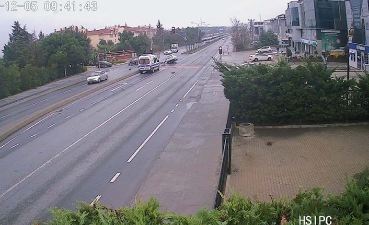 Büyükçekmecede feci kaza kamerada: Doktorun aracındaki 4 aylık bebeğin kafatası çatladı