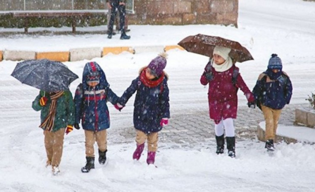 Kar yağışı nedeniyle birçok il ve ilçede eğitime ara verildi