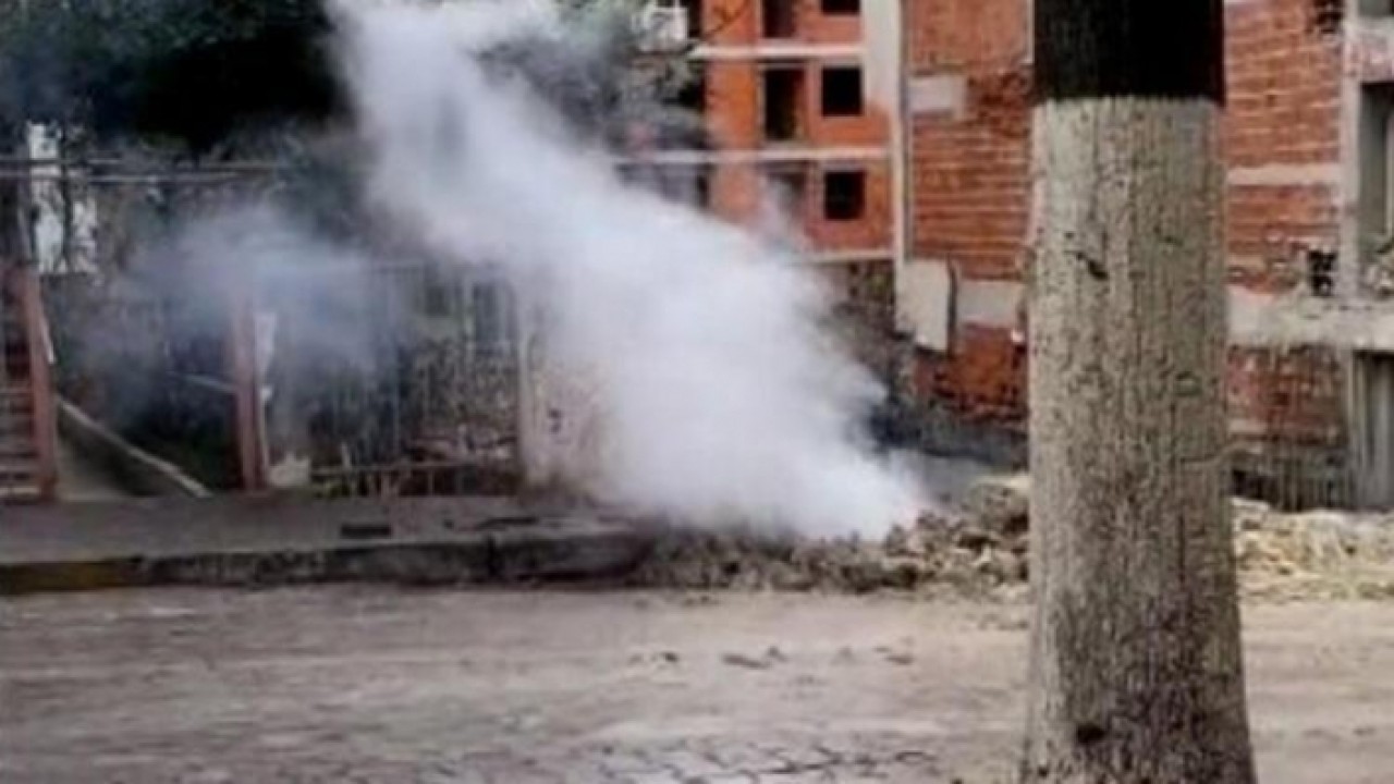 Avcılarda elektrik kabloları bomba gibi patladı
