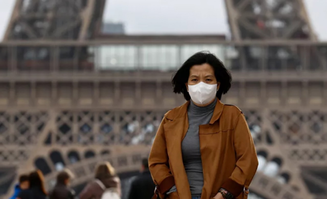 Omicronu basit grip olarak değerlendiren Fransa bazı tedbirleri kaldırıyor