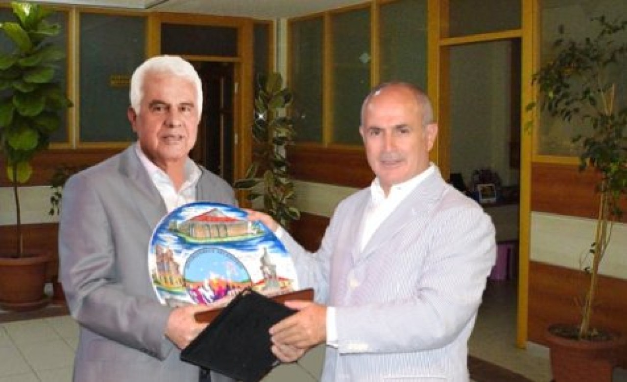 Akgün’den Derviş Eroğlu’na ziyaret…