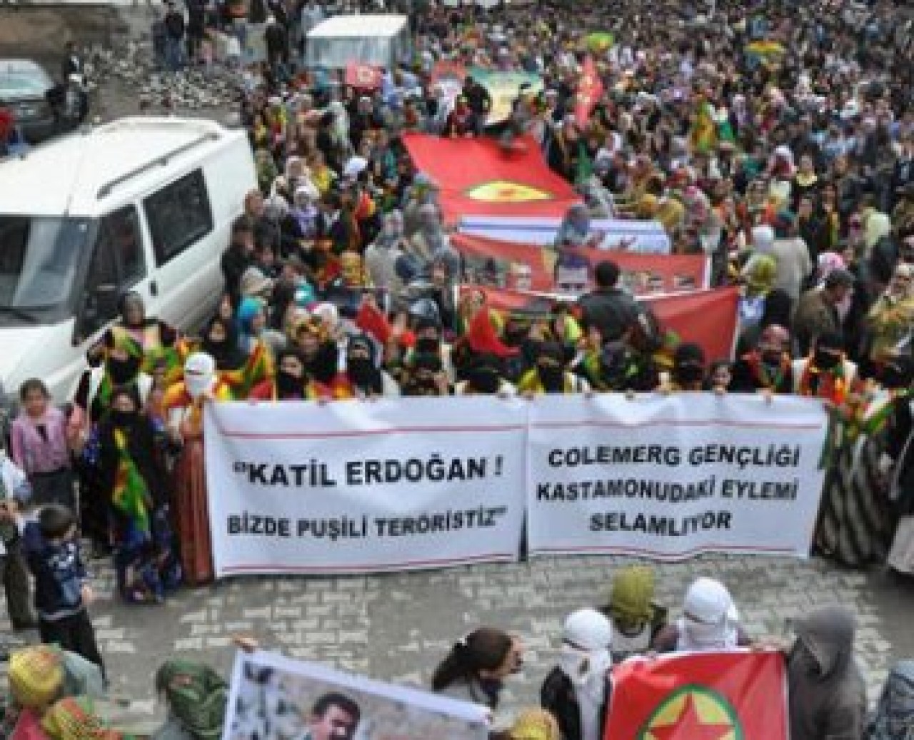 BDP mitinginde çok tehlikeli pankart!