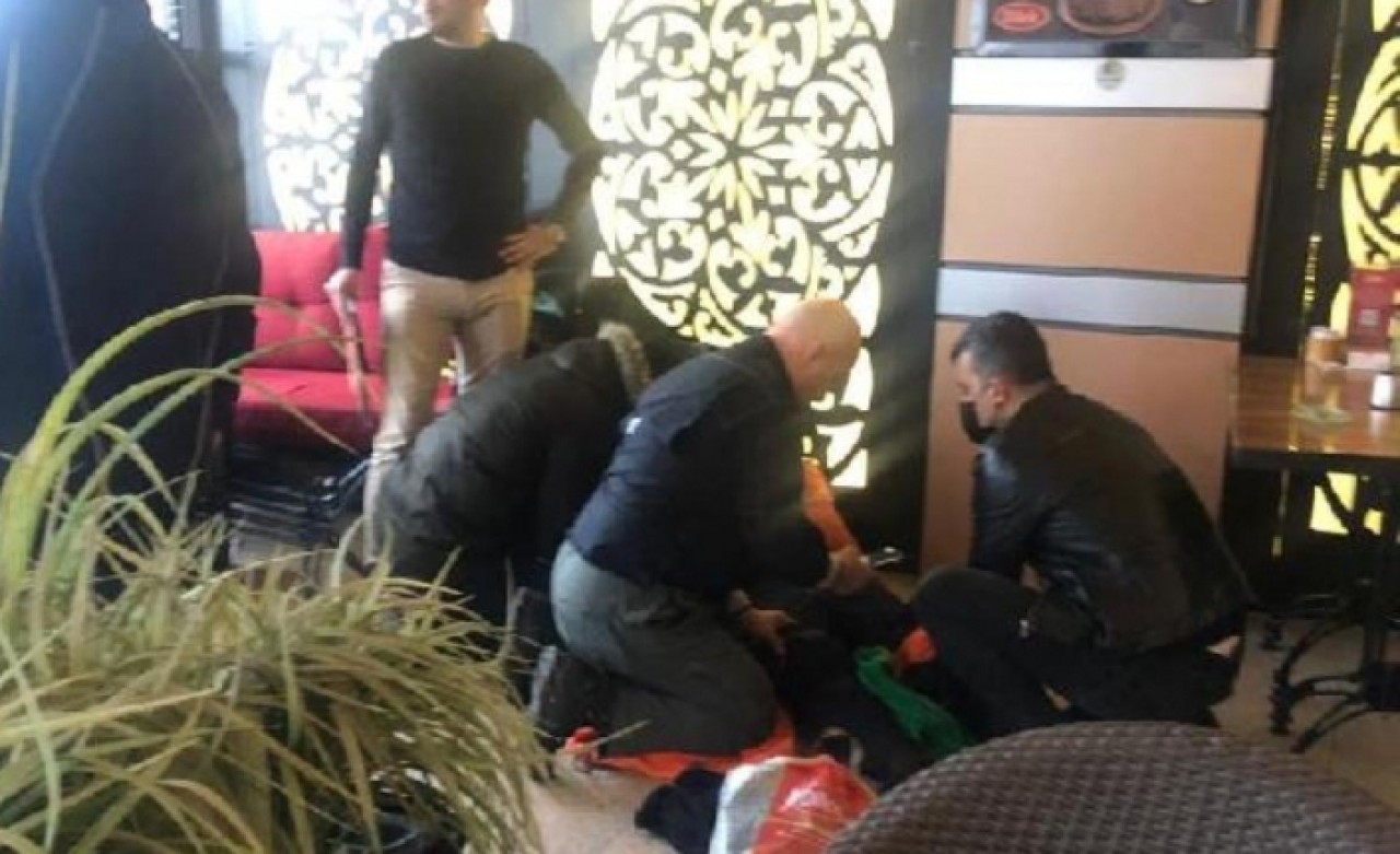 Avcılarda kafede otururken silahlı saldırıya uğradı