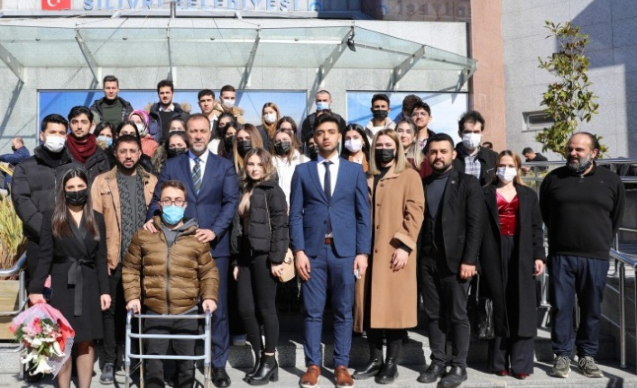 BAŞKAN YILMAZ ÜNİVERSİTE ÖĞRENCİLERİ İLE BULUŞTU
