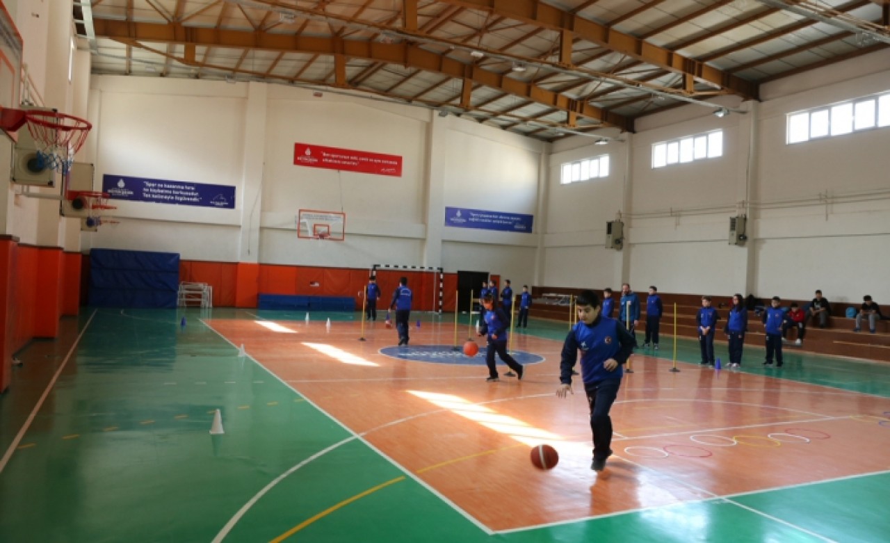 KÜÇÜKÇEKMECE BELEDİYESİ’NDEN 19 BRANŞTA 3 BİN 800 ÇOCUĞA ÜCRETSİZ SPOR İMKÂNI