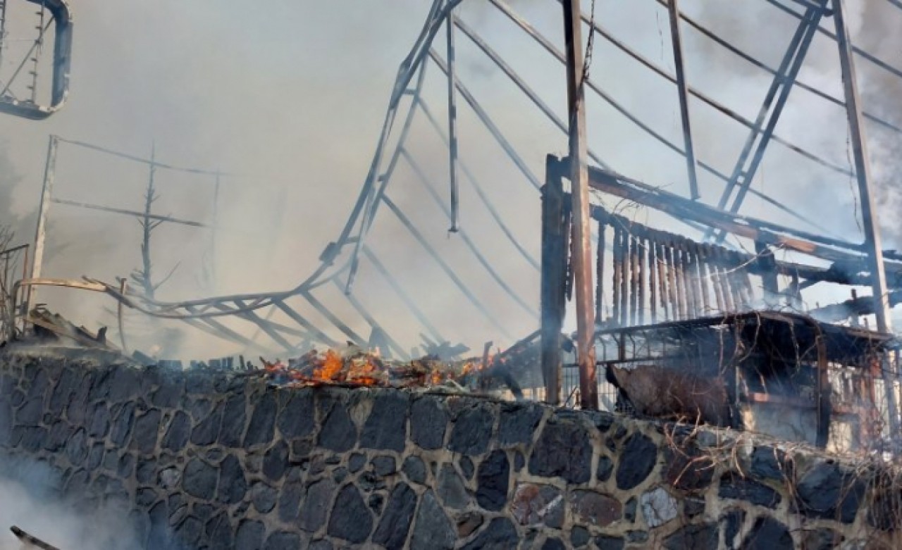 Avcılarda  2 kafeyi alevler sardı: Yangın sırasında korkutan patlamalar