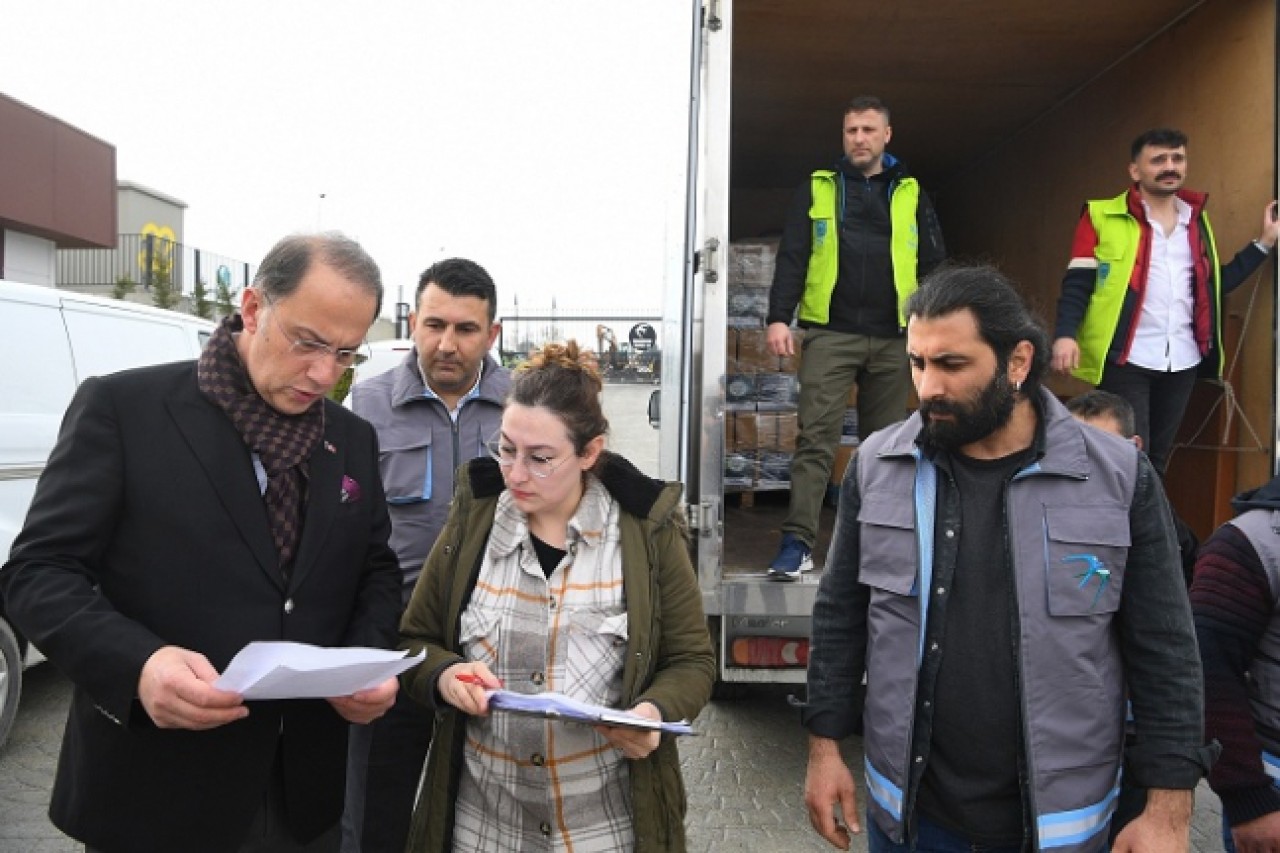 İHTİYAÇ SAHİBİ AİLELERE RAMAZAN KOLİSİ YARDIMI