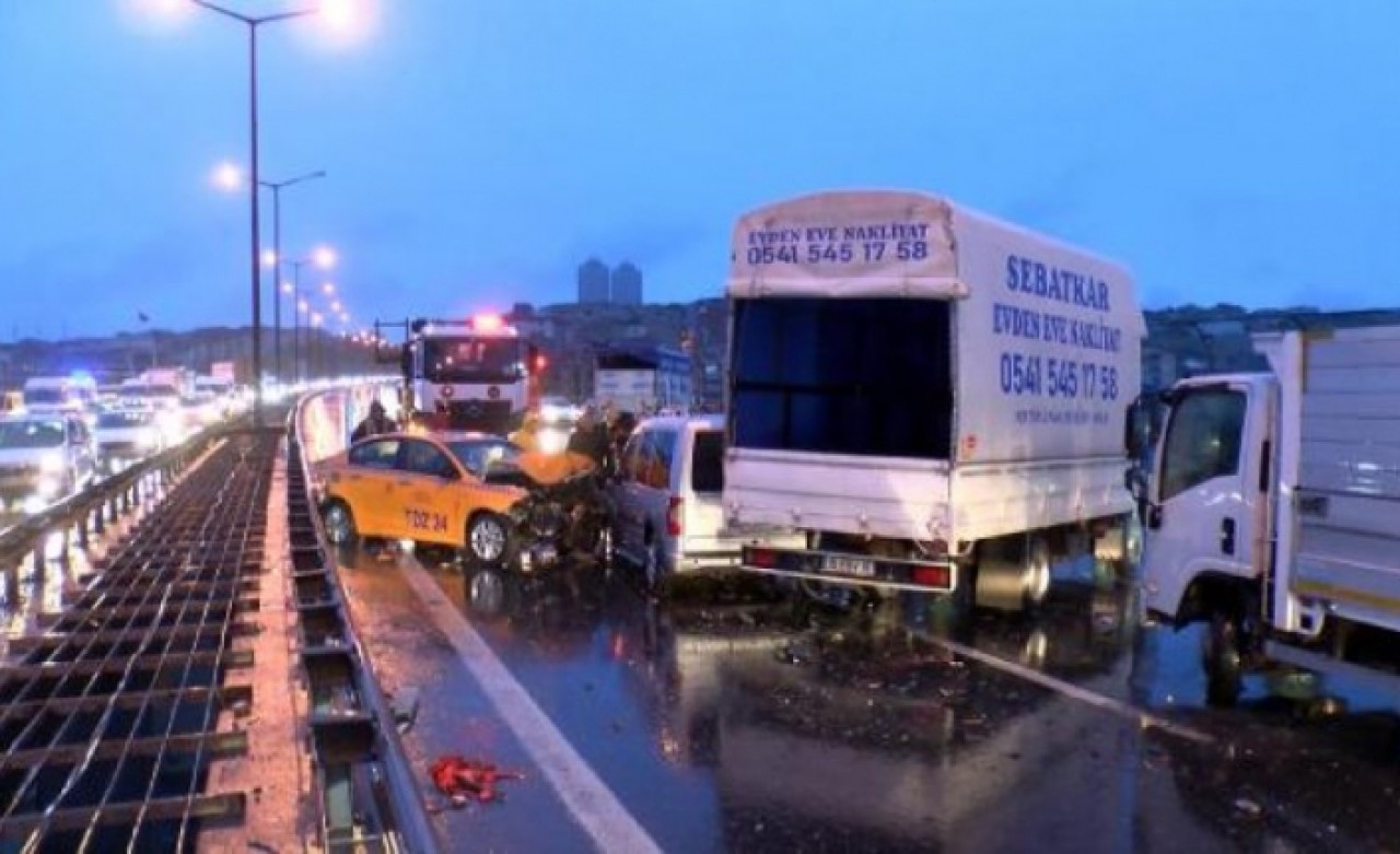 TEM Otoyolunda zincirleme kaza: 1 yaralı