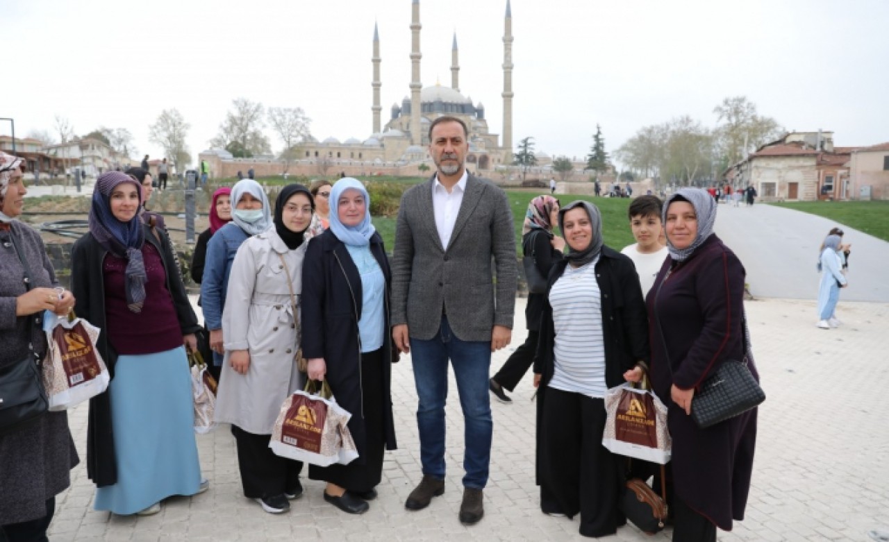 BAŞKAN YILMAZ KADINLAR İLE EDİRNE’Yİ GEZDİ