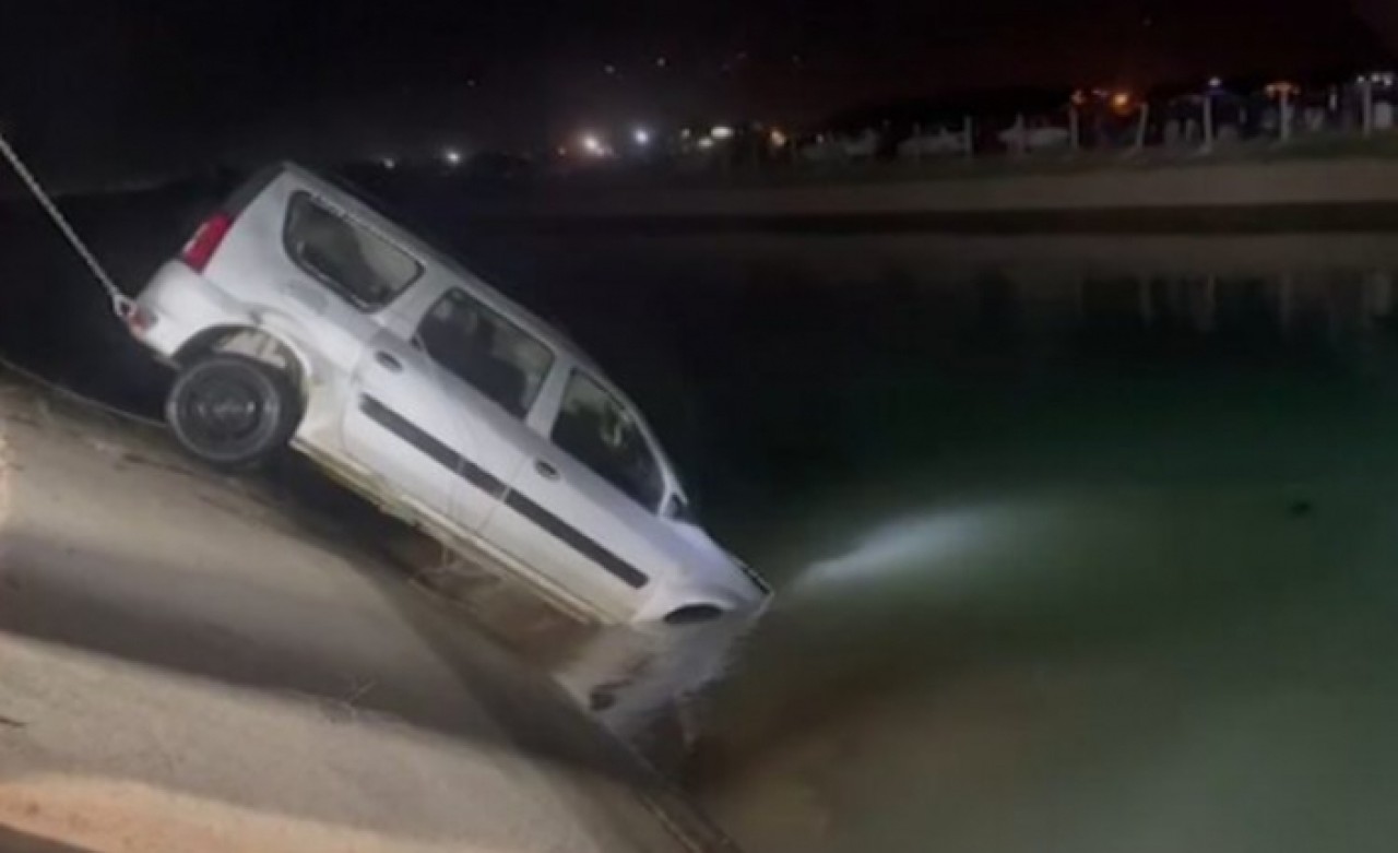 6 arkadaş araçla sulama kanalına uçtu: 3 ölü, 2 kayıp