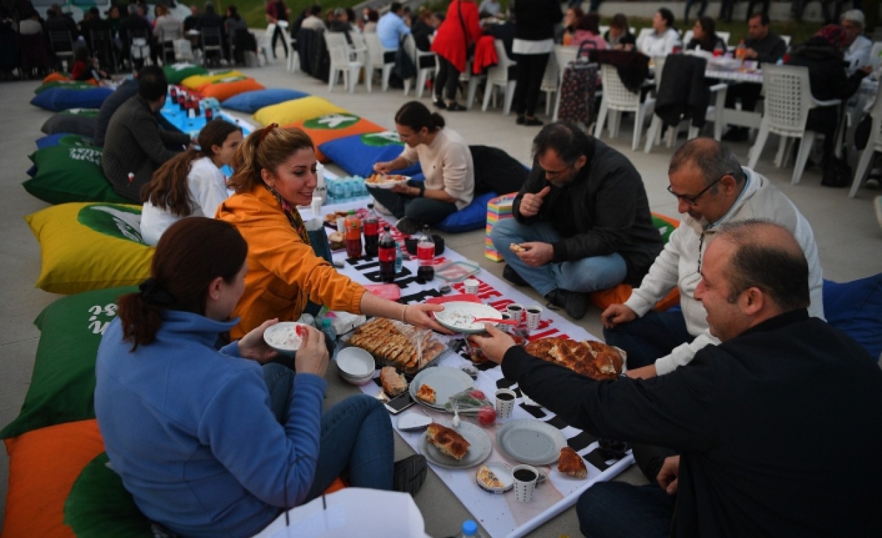 BEYLİKDÜZÜ’NDE DOST SOFRASI KURULDU