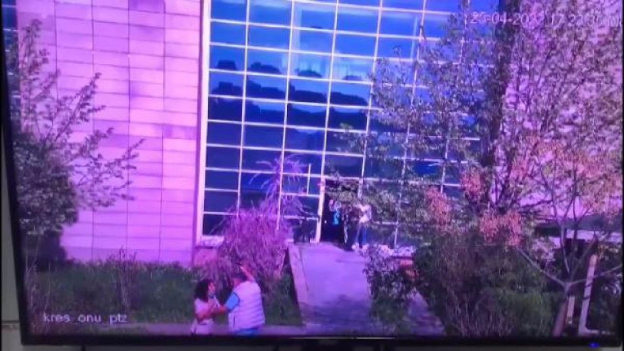 Evlenme teklifini reddeden kadını rehin aldı, silahın patlamaması faciayı önledi