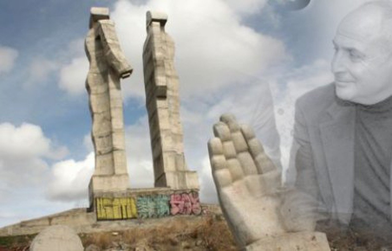 ‘AKGÜN ‘UCUBE’ YIKIMINA PROTESTO İÇİN KARS’A GİTTİ..!