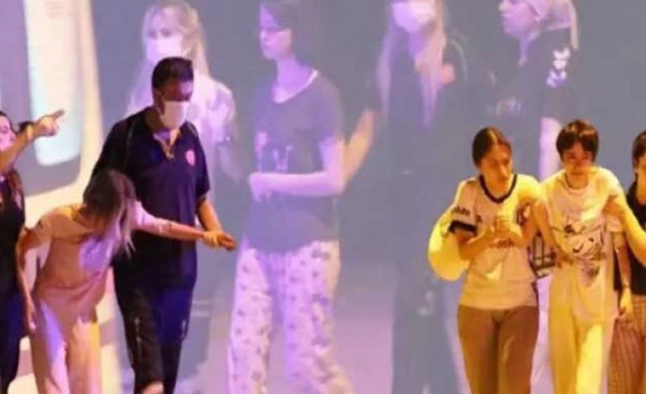 Yurtta kalan 65 kız öğrenci hastaneye kaldırıldı