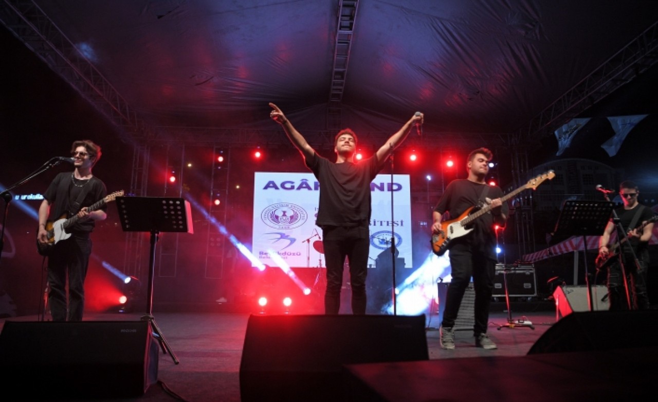 KIRLANGIÇ GENÇLİK FESTİVALİ’NDE SAHNE GENÇLERİNDİ