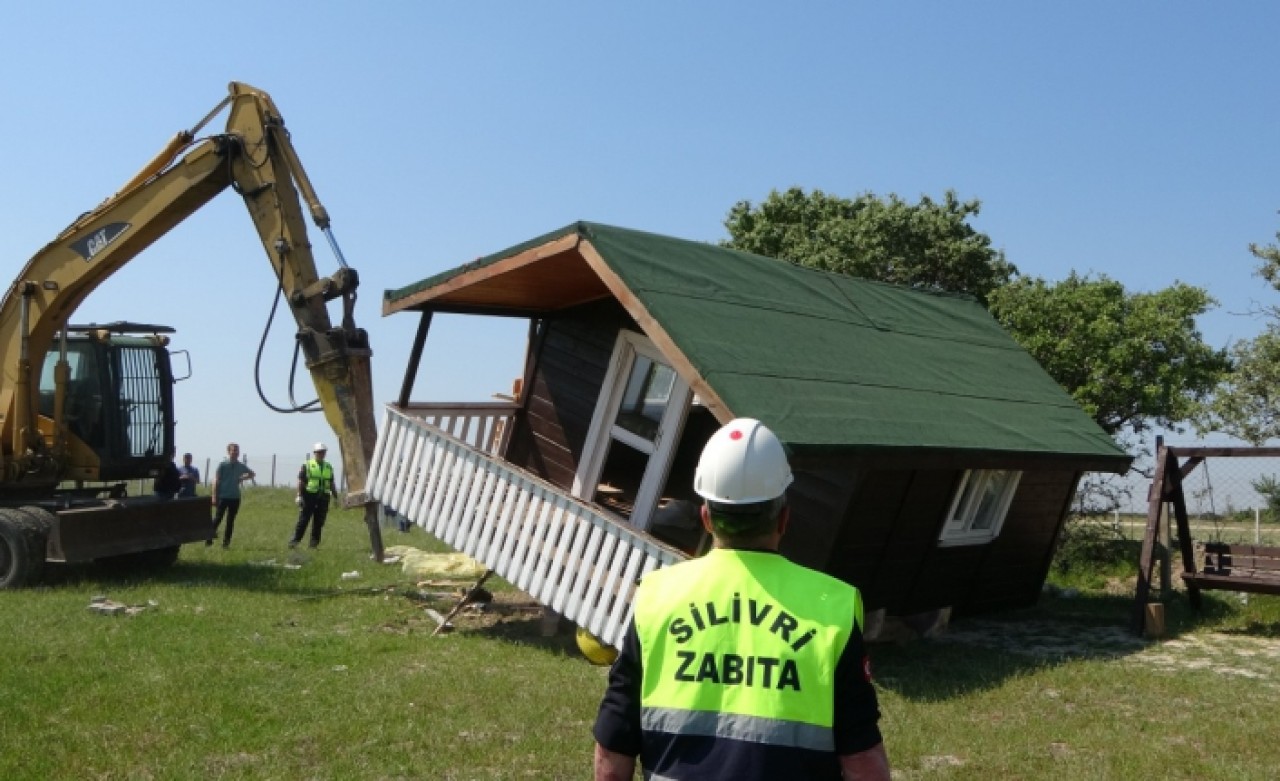 BÜYÜKÇAVUŞLU’DA 54 KAÇAK YAPI YIKILDI