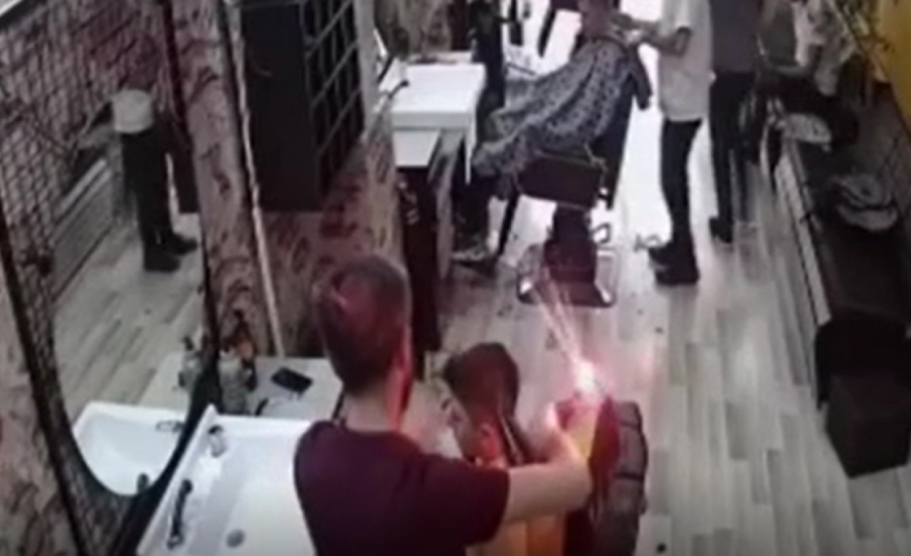 Büyükçekmecede kuaförde fön makinesi alev aldı