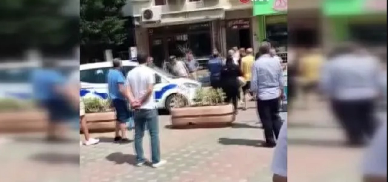 Büyükçekmecede Görüntülü konuşma kavgası... Sesten rahatsız olan yaşlı adam bıçakla dehşet saçtı