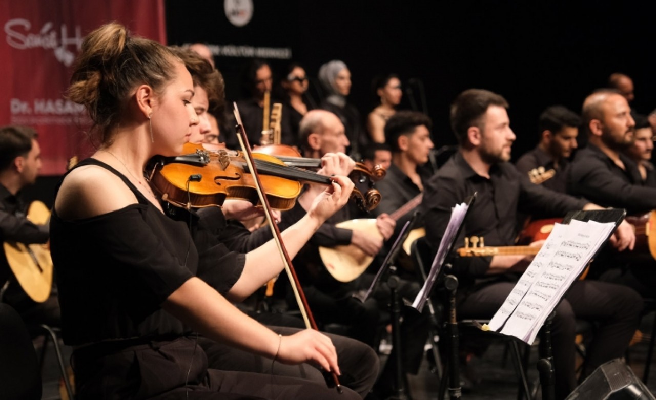Sahne sanatları öğrencilerinin performansı ayakta alkışlandı