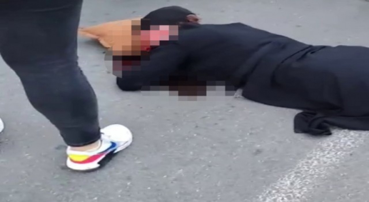 Küçükçekmecede feci kaza: Dolmuş anne ve çocuğuna çarptı