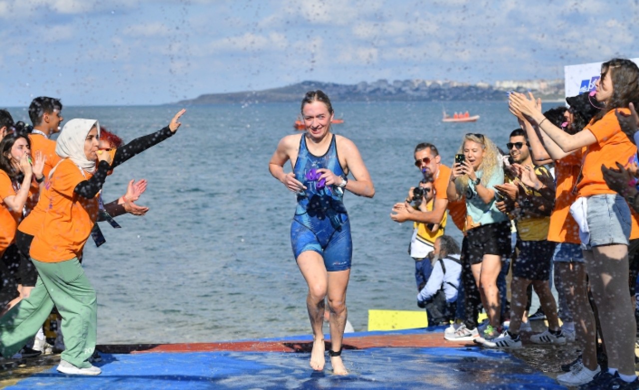 400 TRİATLET BEYLİKDÜZÜ’NDE MÜCADELE ETTİ