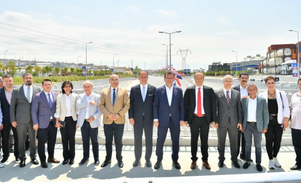 BEYLİKDÜZÜ-AVCILAR TRAFİĞİNİ RAHATLATACAK KAVŞAK HİZMETE AÇILDI