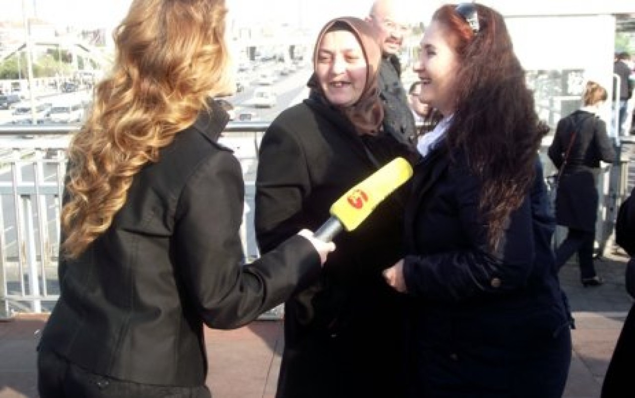 Sabahat Akkiraz metrobüs yolcularının sorunlarını dinledi