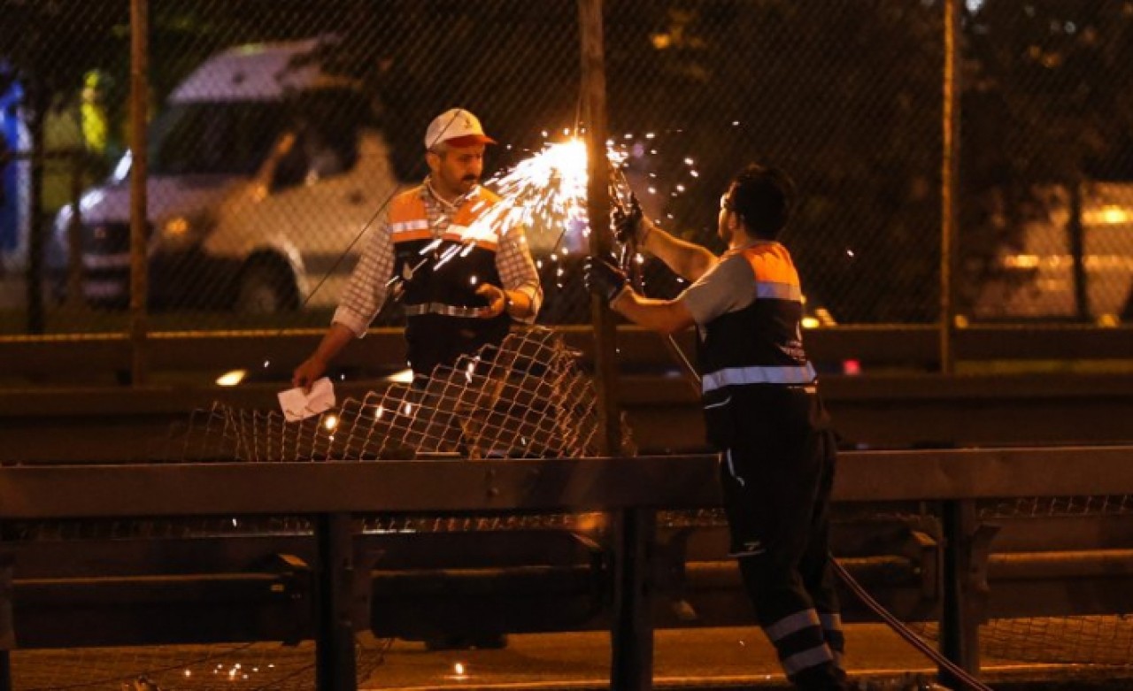 İBB’nin metrobüs hattındaki Beyaz Yol çalışması başladı
