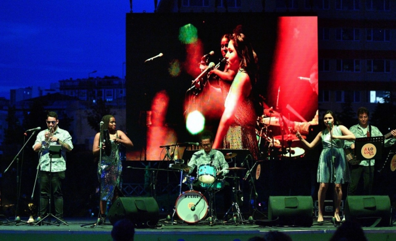 Beylikdüzünde Küba ezgileri yankılandı