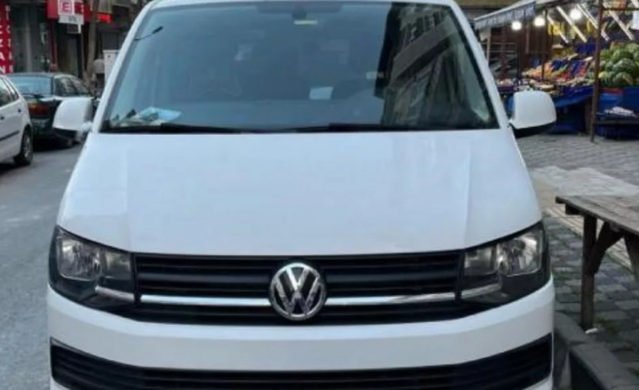 Beylikdüzünden çaldıkları motosikleti minibüsle Bahçelievlere götürdüler