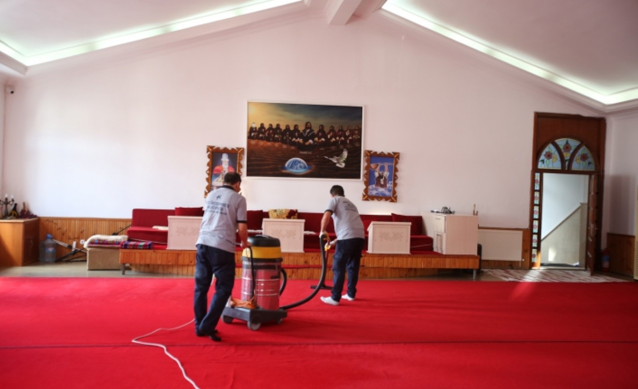 KÜÇÜKÇEKMECE’DEKİ CAMİ VE CEMEVLERİ BAYRAMA HAZIR