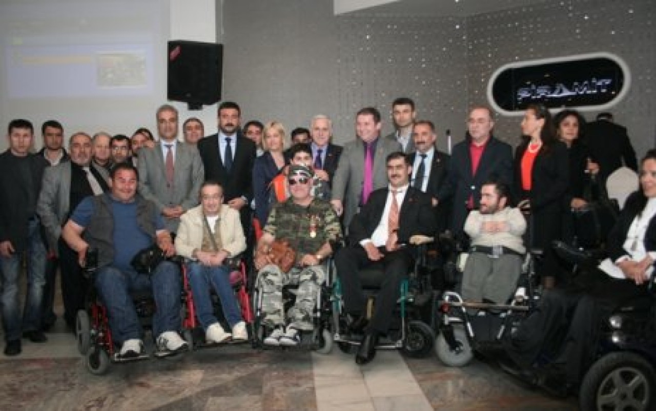 CHP Milletvekili adayları engellilerle buluştu