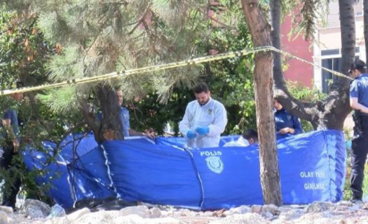 İstanbulda yol kenarında boğazına ip geçirilmiş ceset bulundu