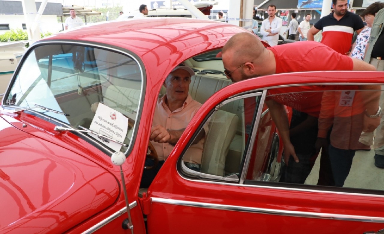 Klasik otomobil tutkunları Büyükçekmece’de buluştu