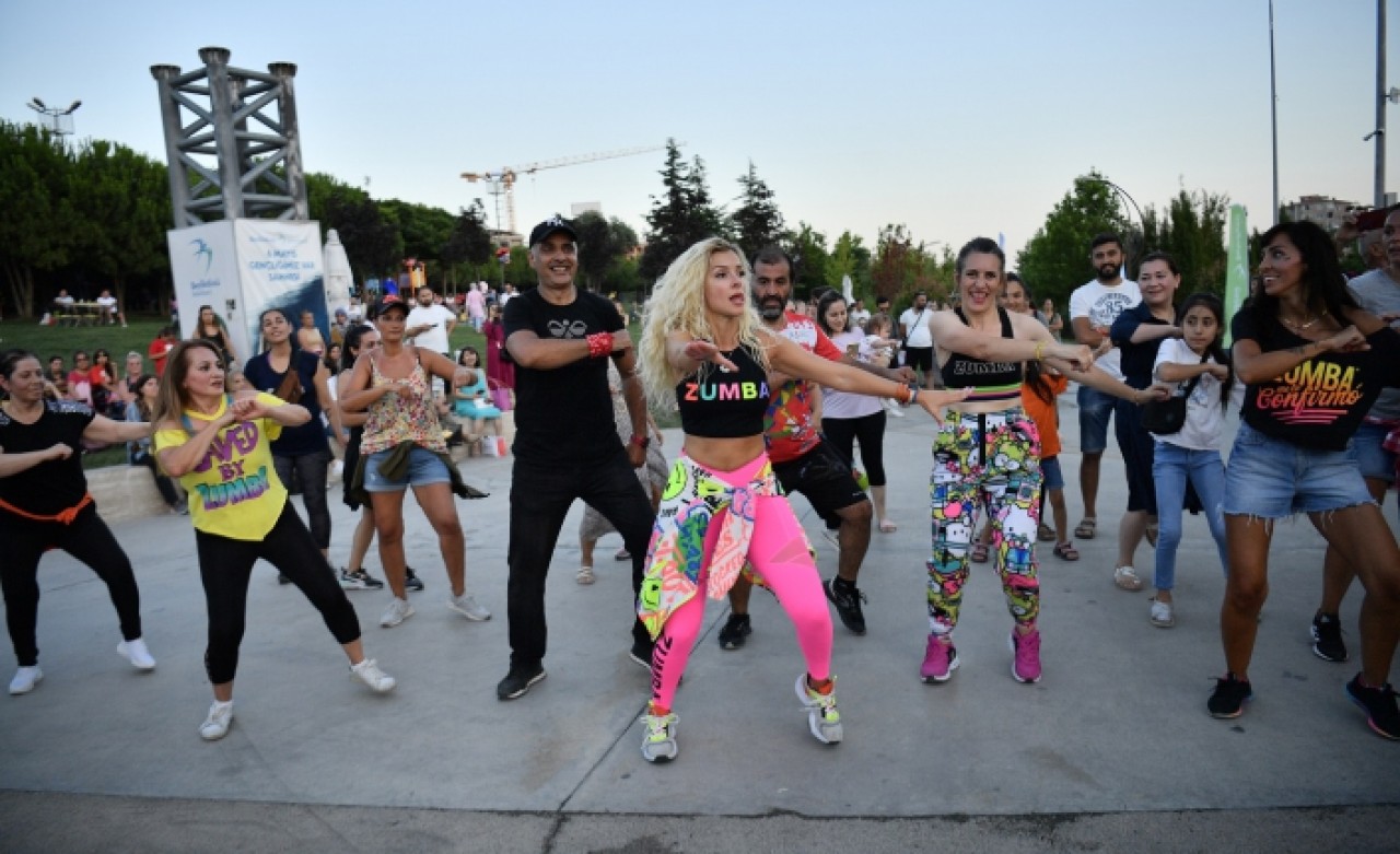 YAŞAM VADİSİ’NDE ZUMBA ŞENLİĞİ