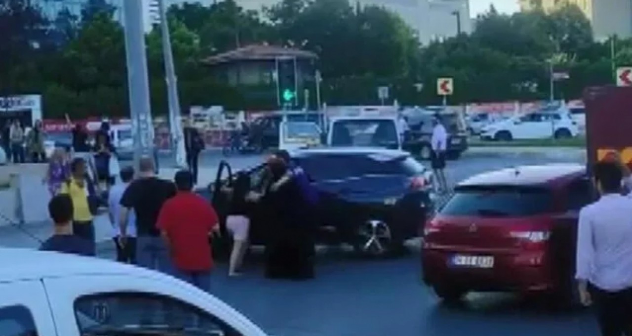 Beylikdüzünde trafik tartışması kanlı bitti: 1i ağır 2 yaralı