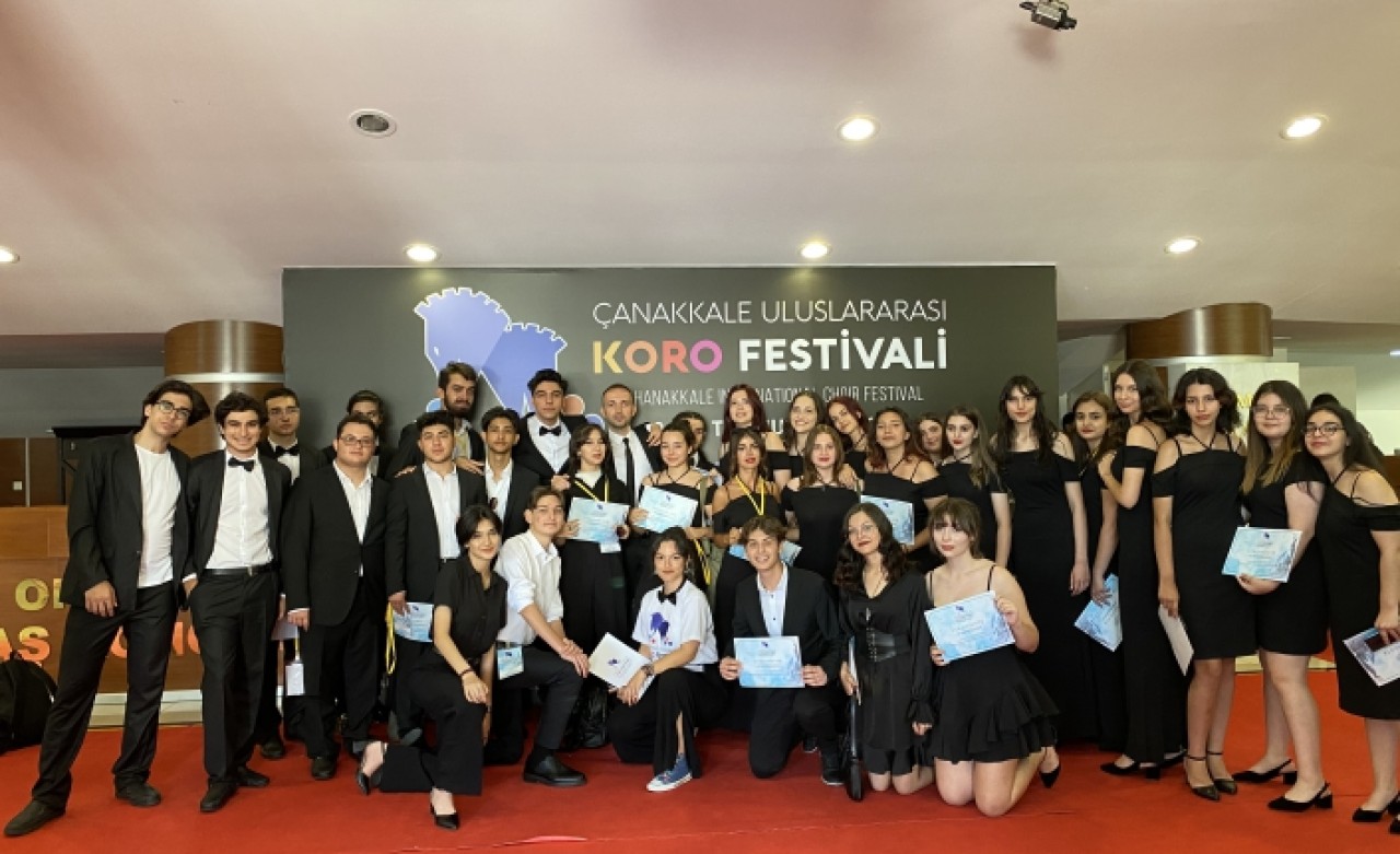 BEYLİKDÜZÜ’NÜN GENÇLERİ ULUSLARARASI FESTİVALDE SAHNE ALDI