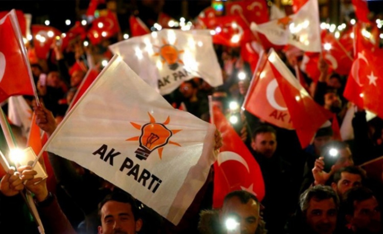 AKPnin İstanbuldaki kampanya şarkısı Orhan Gencebaydan