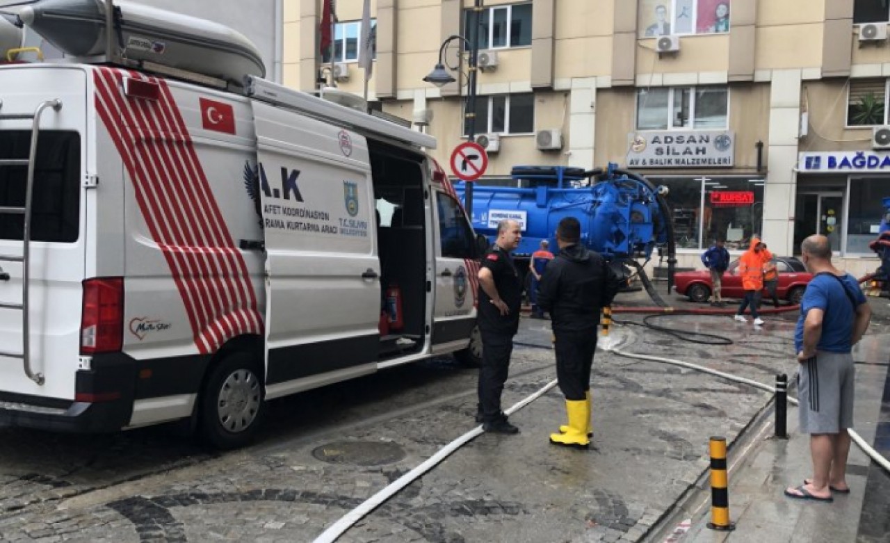 Silivride cadde ve sokaklar göle döndü!