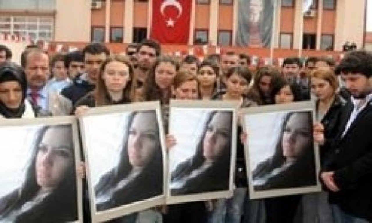 Karşılıksız aşk kurbanı