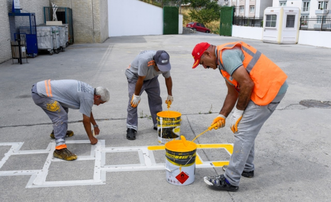 Esenyurtta okul bahçeleri renklendi