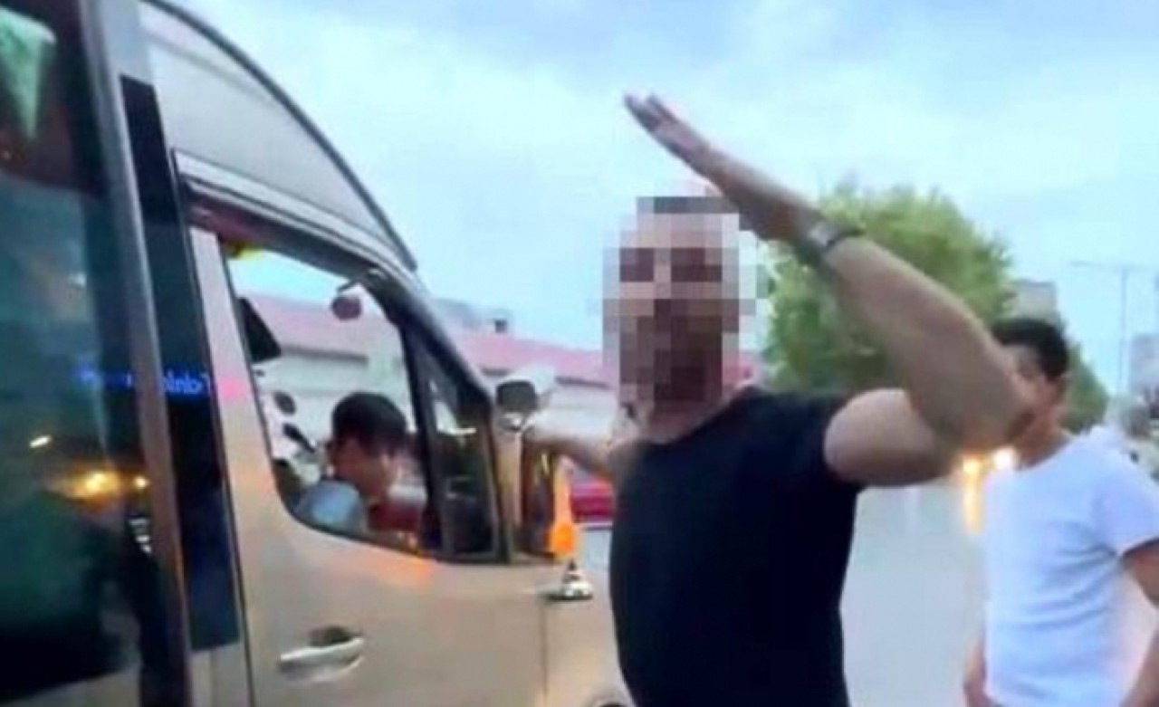 Beylikdüzünde minibüs şoförü, tartıştığı kadın yolcunun telefonunu aldı