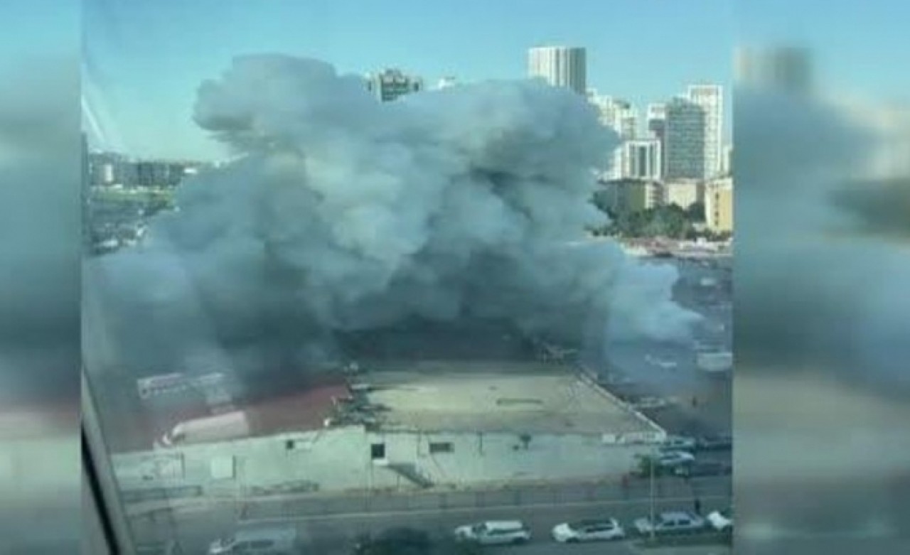 Beylikdüzünde çıkan yangın sonrası yaşanan patlama cep telefonu kamerasına yansıdı