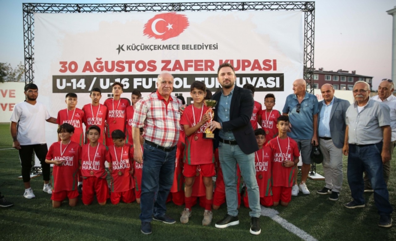 U-14 /U-16 FUTBOL TURNUVASI ŞAMPİYONLARI BELLİ OLDU