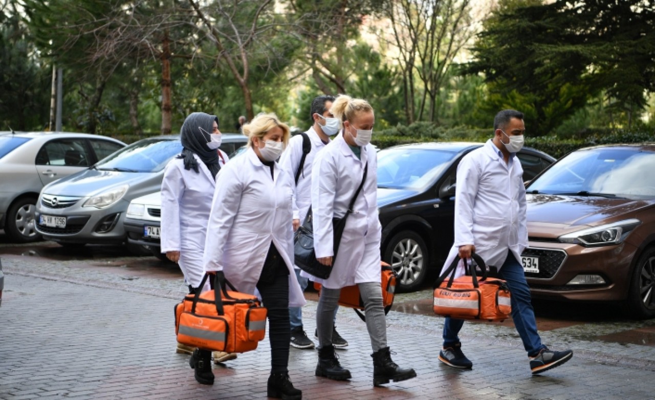 Beylikdüzü Belediyesi, Evde Öz Bakım ve Temizlik Hizmeti Vermeye Devam Ediyor