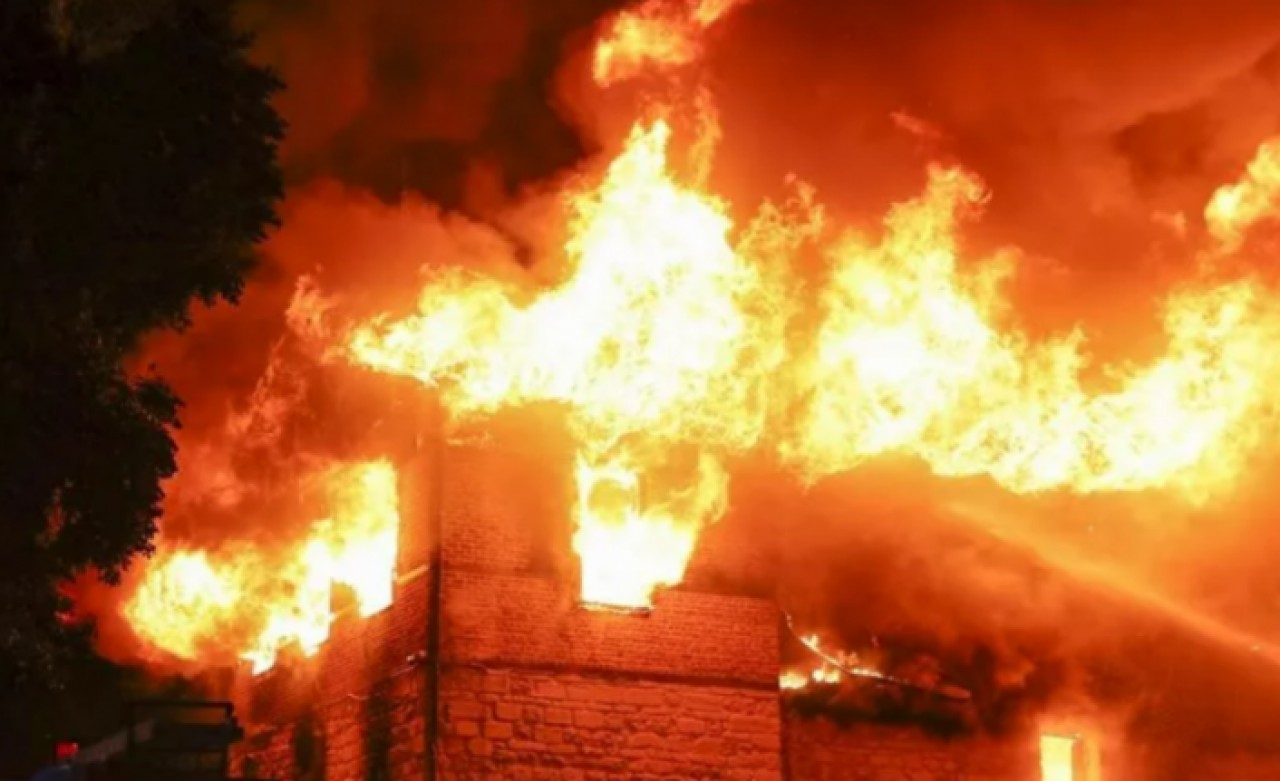 İstanbulda Tarihi Merkezefendi Fırını yangında yok oldu