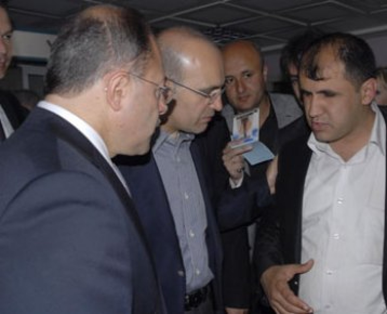 'Gözlerin görmüyor sana iş vermişiz'