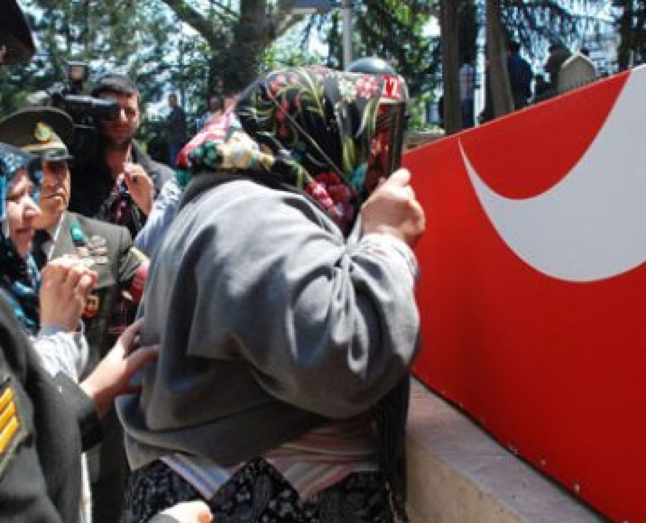 'Oğlum sen ölmedin'